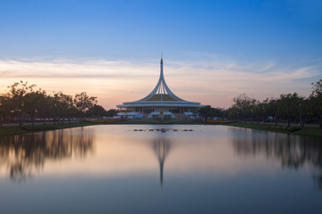 Fototapeta na wymiar Monument in public park of thailand. Twilight shooting reflectio