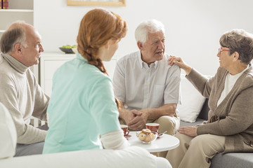 Obraz premium Elder people talking