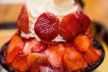strawberry shaved ice patbingsu
