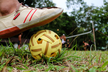 Obraz premium The feet with rattan ball. 