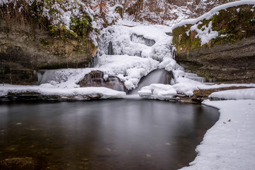 Wasserfall und Stromschnellen