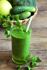 Green smoothie and ingredients