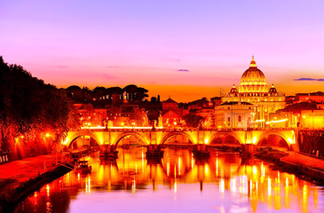 Obraz premium View of St. Peter's Basilica and Aelian Bridge at dusk in Rome 