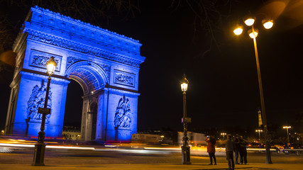 Fototapeta na wymiar Triumphal Arch in Paris illuminated for Christmas in night