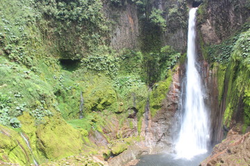 Obraz na płótnie Canvas Waterfall in Costa Rica