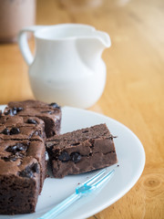 Cake chocolate brownies with fresh milk
