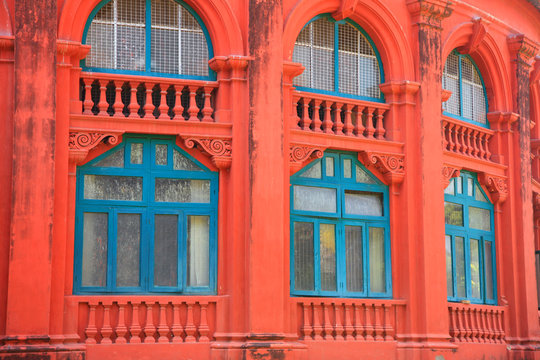 Karnataka state central library in India was built in 1915 