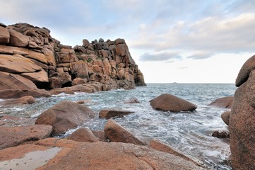 Magnifique vue sur la roche du diable de la côte de granit rose à Ploumanach en Bretagne
