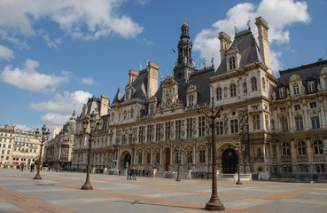 Fototapeta na wymiar Paris City hall building at spring