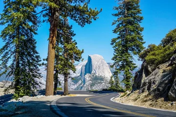 Deurstickers Half Dome The road to Glacier Point, Yosemite, CA
