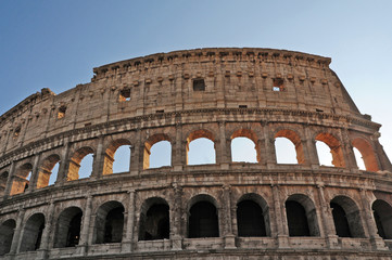 Fototapeta na wymiar Roma, Fori Imperiali: Il Colosseo