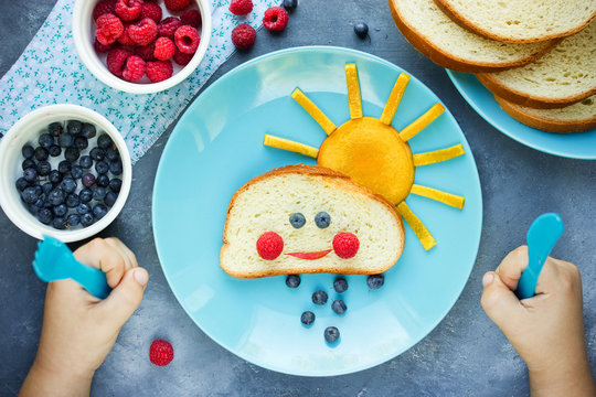 Creative breakfast idea for kids - bread bun with fruit