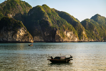 Naklejka na ściany i meble Ha Long Bay, Vietnam