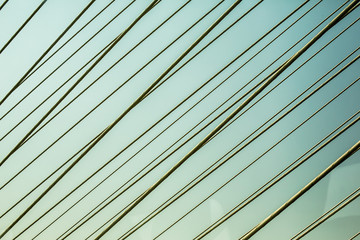 Fototapeta premium Cables con cielo de fondo