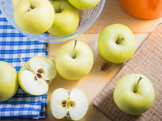look delicious, Apples on wooden table. Apple is a fruit that is popular around the world.