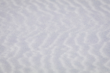 Obraz premium Freshly fallen snow creates a soft and pure surface pattern for background