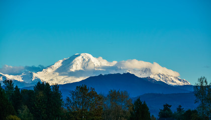 Fototapeta na wymiar Beautiful view of mountain Baker from the Fraser Valley in evening time