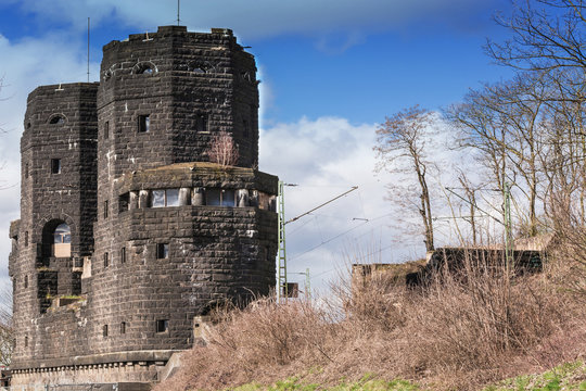 Die &Uuml;berreste der Br&uuml;cke von Remagen