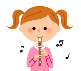 リコーダーを吹く女の子