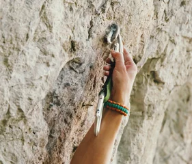 Wandcirkels Alpinisme Quickdraw in anchor on rock  © Alex Photo