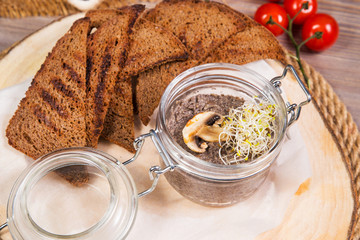 Mushroom mousse with toast