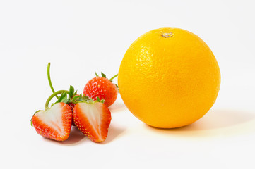 Fototapeta na wymiar close up Strawberries and orange fruit isolated on white background