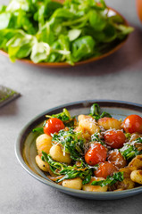Gnocchi with spinach, garlic and tomatoes