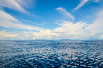 Obraz premium blue sea and clouds on sky