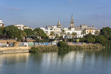 Fototapeta na wymiar Cathedral, Giralda Tower and the Guadalquivir river in Sevilla, Spain.