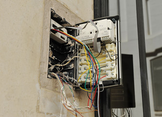 Cableado del interfono de un portero automático nuevo