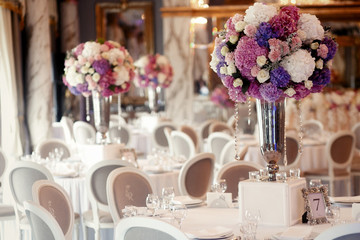 Round dinner table with number 7 decorated with pink and violet