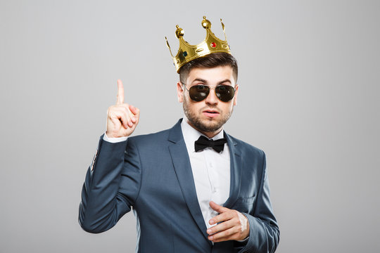 Man in crown and sunglasses having an idea