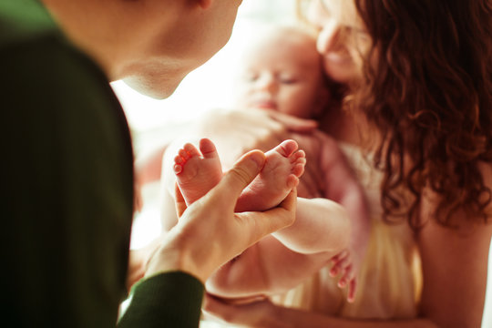 The mother and father hold of  hands their son