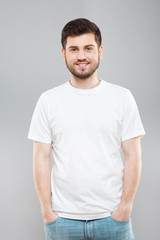 Obraz premium Man in white T-shirt