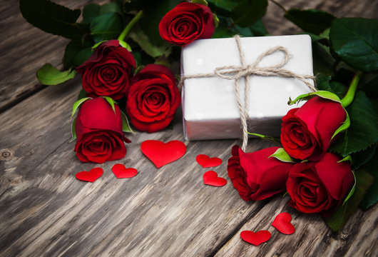 Red roses and gift box