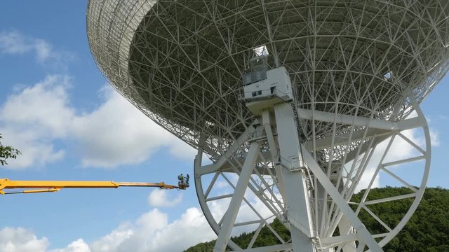 4k UHD Workers on a crane renovate, painting the Effelsberg 100-m Radio Telescope.11480
