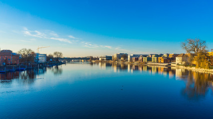 Naklejka premium Blick Flussabwärts des Rheins Konstanz