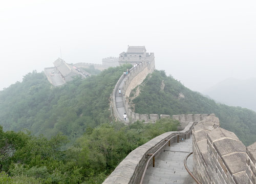 Fototapeta The Great Wall of China near Badaling in misty weather