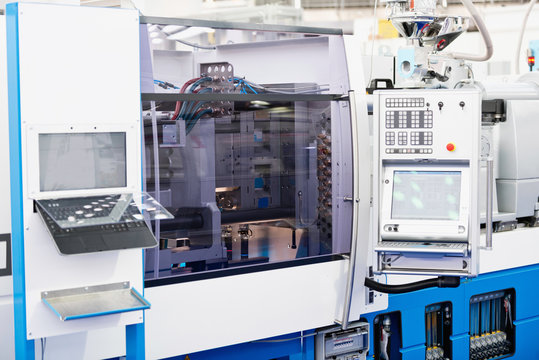 Horizontal hydraulic injection molding machine