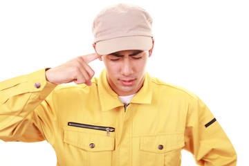 頭痛を訴える宅配人
