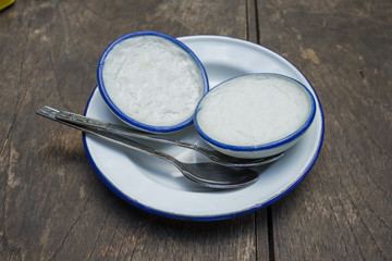 Fototapeta na wymiar coconut milk custard in the small porcelain cup