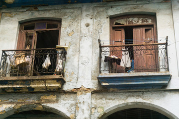 Fototapeta na wymiar old street in downtown havana