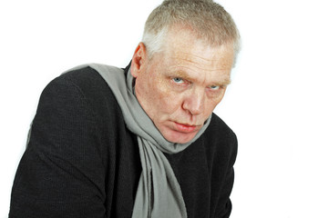 Fototapeta premium Mann im Mantel friert