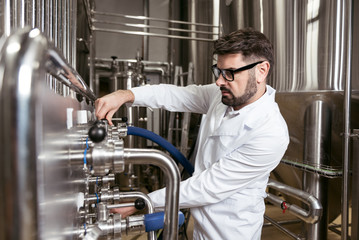Smart man using brewing mechanism