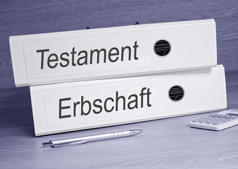 Testament und Erbschaft Ordner im Büro