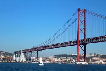 25 Abril Bridge