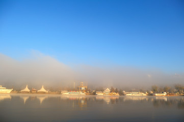 Naklejka premium city in the fog