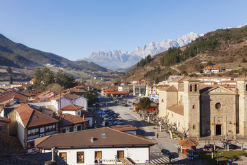 Fototapeta na wymiar Vista de Potes, Cantabria