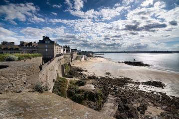 Fototapeta na wymiar View on Bon Secours beach from the walls of Saint-Malo fortification, France
