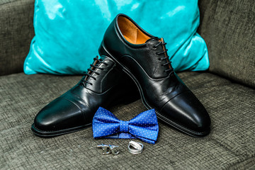 Composition with groom set